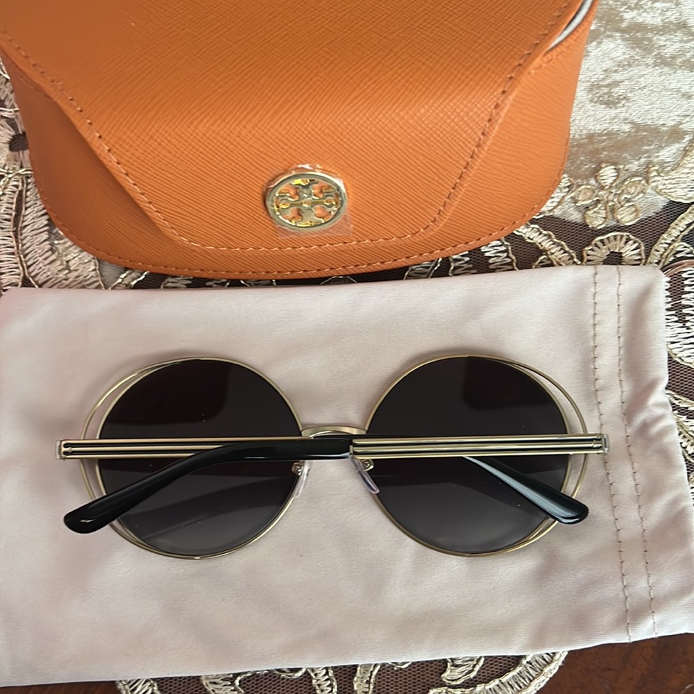 Tory Burch 56MM round sunglasses - Picture 2 of 10